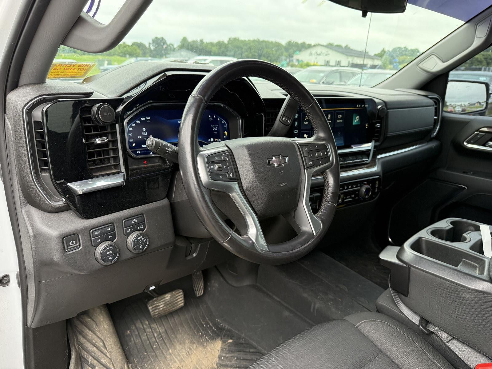 2022 Chevrolet Silverado 1500 4WD Crew Cab Short Bed RST