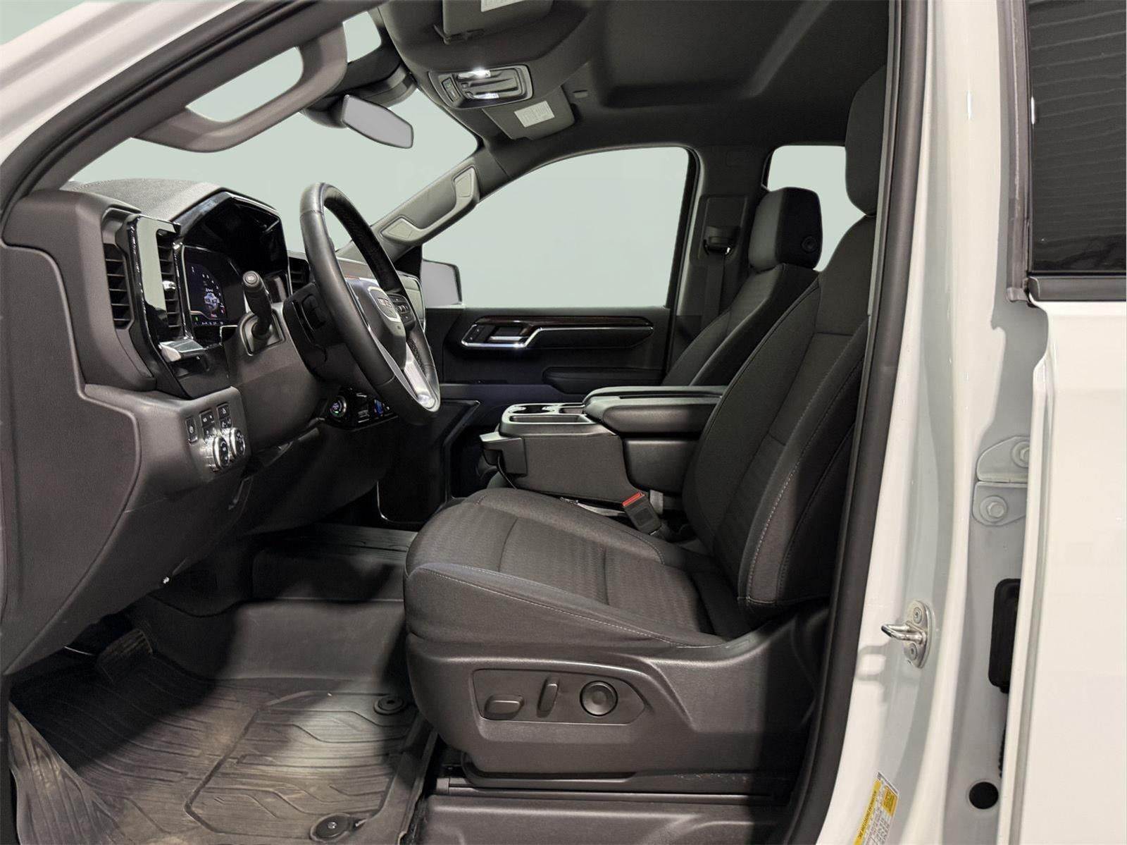 2024 GMC Sierra 1500 4WD Crew Cab Short Box Elevation with 3SB
