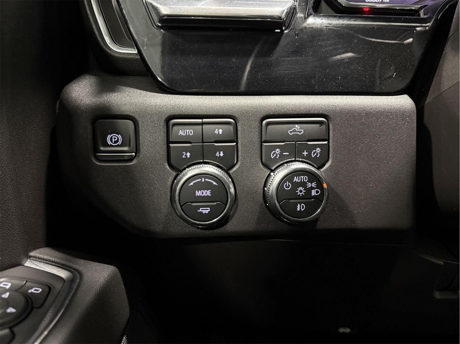 2024 GMC Sierra 1500 4WD Crew Cab Short Box Elevation with 3SB