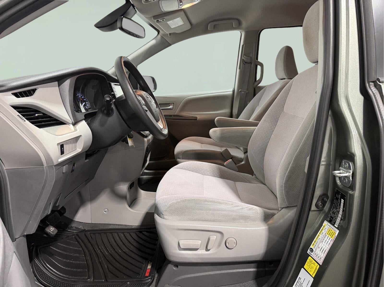 2020 Toyota Sienna LE