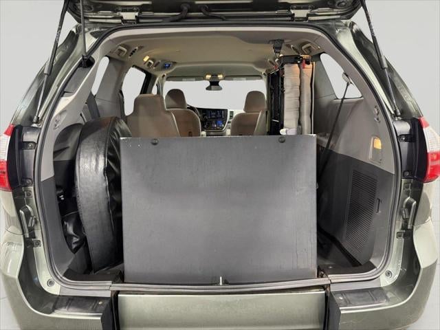2020 Toyota Sienna LE