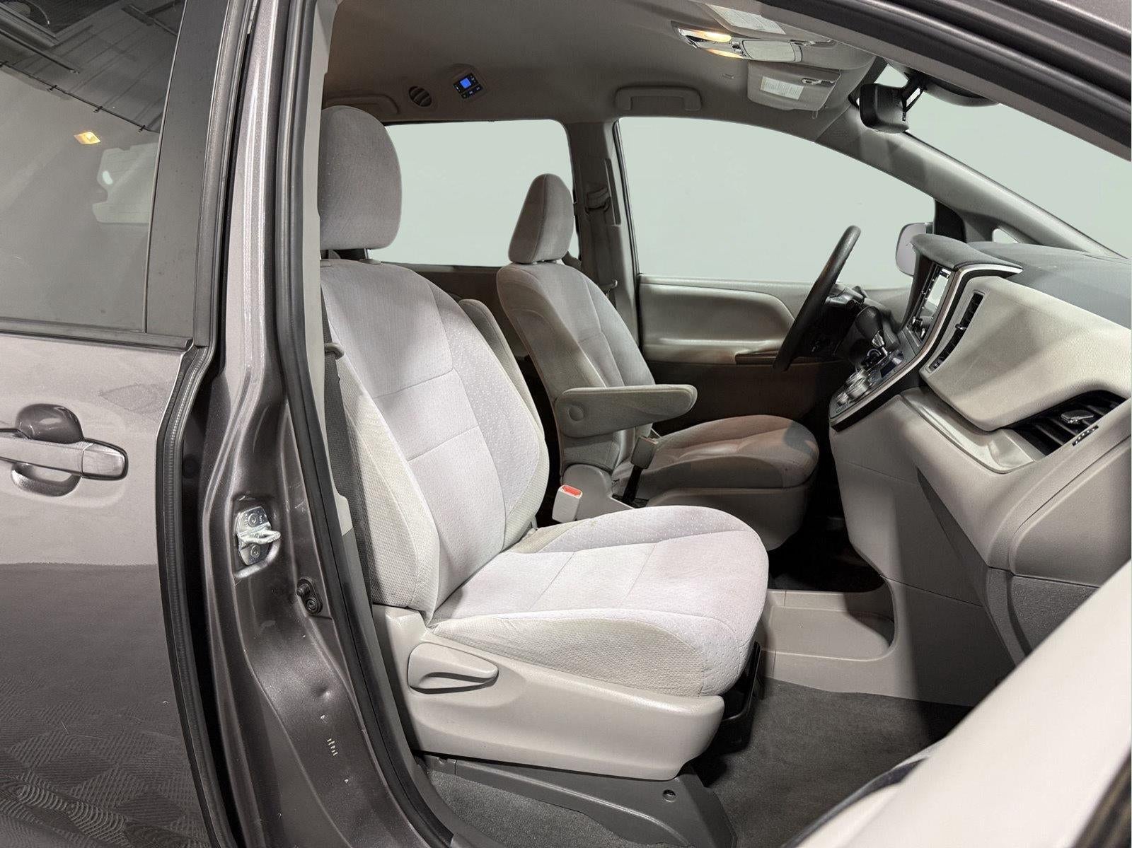 2020 Toyota Sienna LE