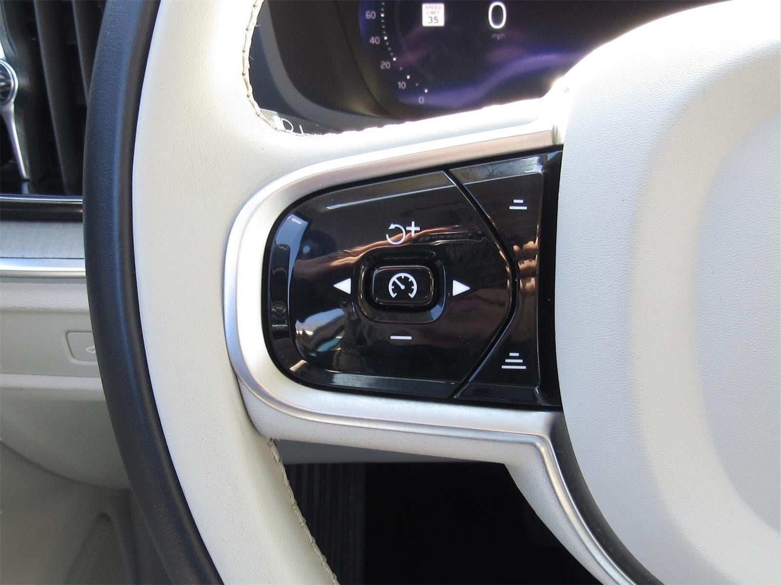 2023 Volvo S60 B5 Plus Dark Theme