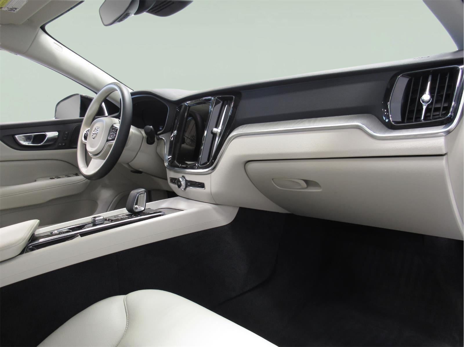 2023 Volvo S60 B5 Plus Dark Theme
