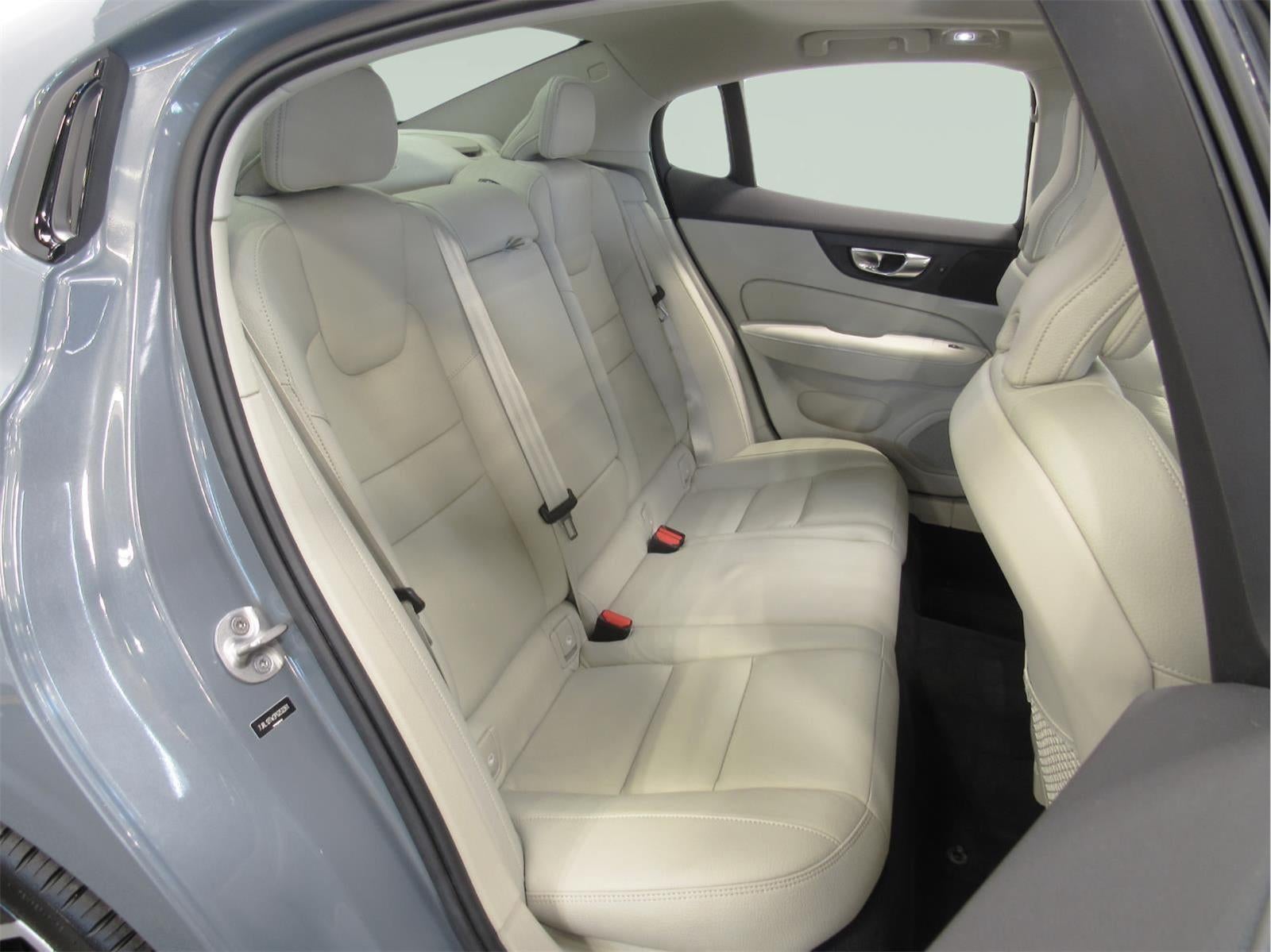 2023 Volvo S60 B5 Plus Dark Theme