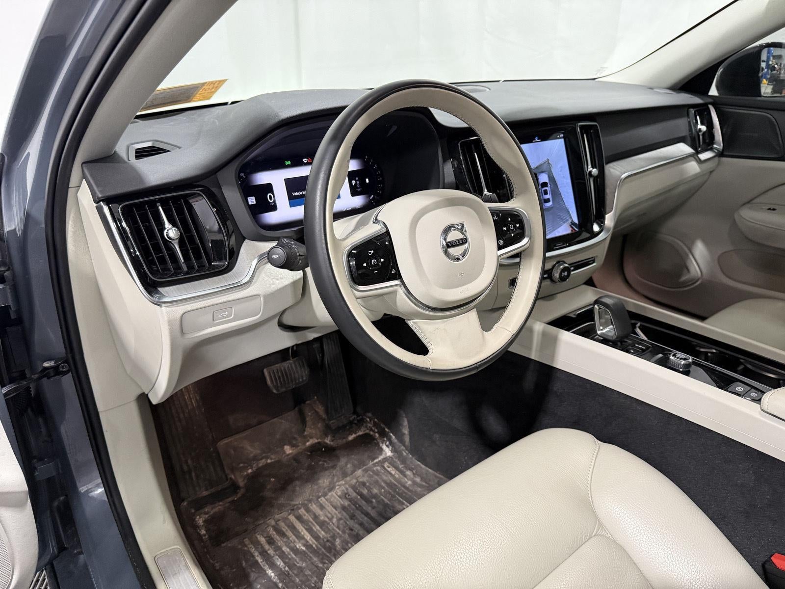 2023 Volvo S60 B5 Plus Dark Theme