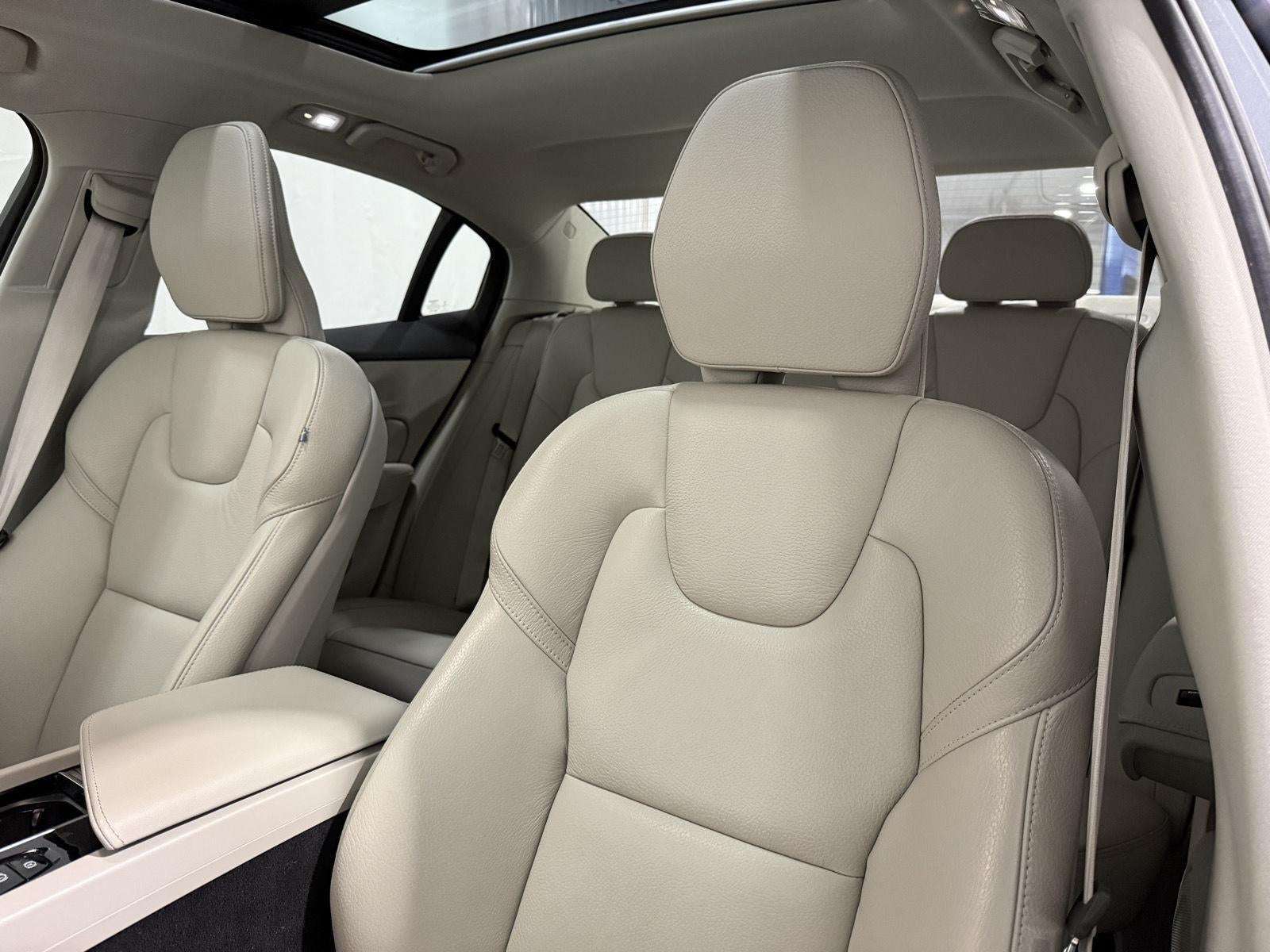 2023 Volvo S60 B5 Plus Dark Theme