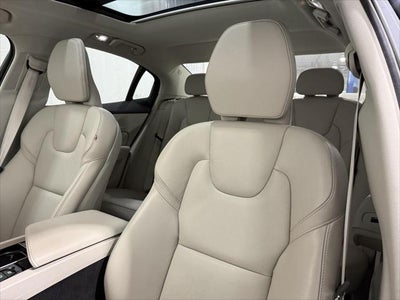 2023 Volvo S60 B5 Plus Dark Theme