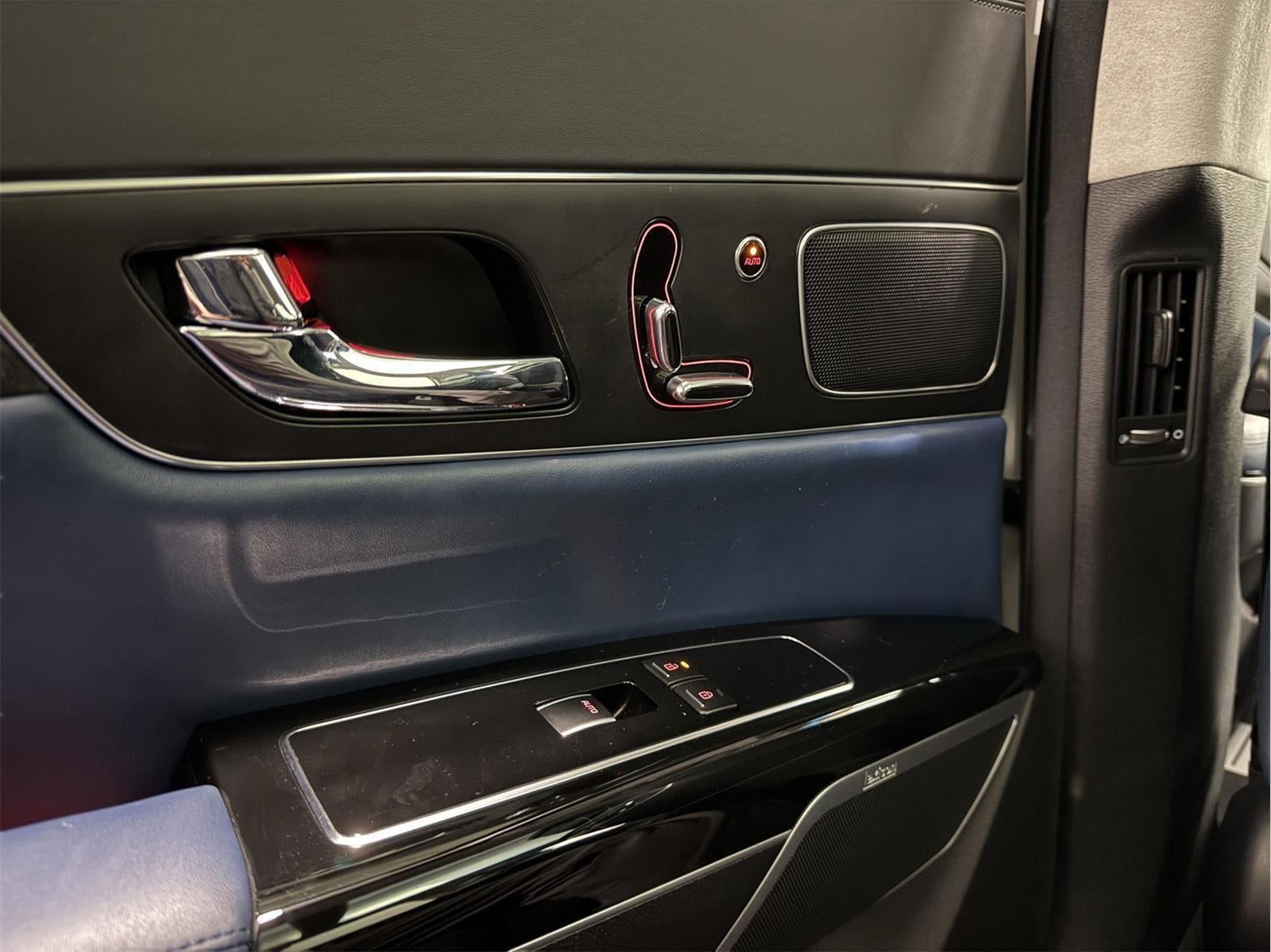 2015 Kia K900 Luxury